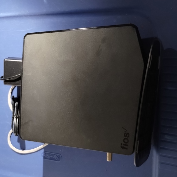 Verizon FiOS G1100 WAN Gigabyte Router pre-owned - Picture 4 of 8